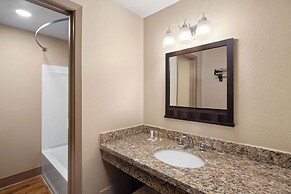 Super 8 by Wyndham Fallon