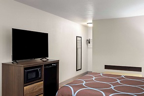 Super 8 by Wyndham Fallon