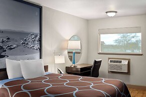 Super 8 by Wyndham Fallon