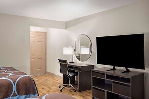 Super 8 by Wyndham Fallon