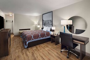 Super 8 by Wyndham Fallon