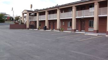 Super 8 by Wyndham Salina/Scenic Hills Area