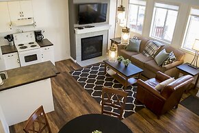 Banff Boundary Lodge