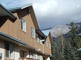 Banff Boundary Lodge