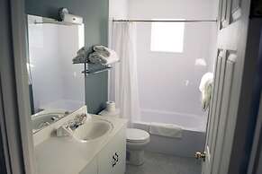 Banff Boundary Lodge