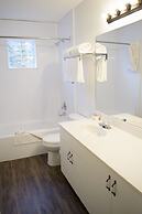 Banff Boundary Lodge