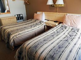 Banff Boundary Lodge