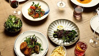 Hotel Indigo Melbourne on Flinders by IHG
