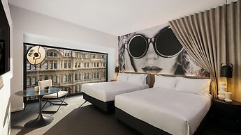 Hotel Indigo Melbourne on Flinders by IHG