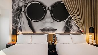 Hotel Indigo Melbourne on Flinders by IHG