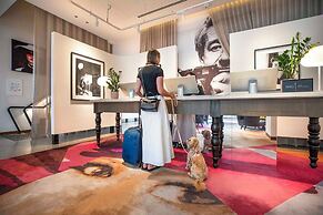 Hotel Indigo Melbourne on Flinders by IHG