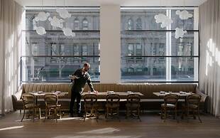 Hotel Indigo Melbourne on Flinders by IHG