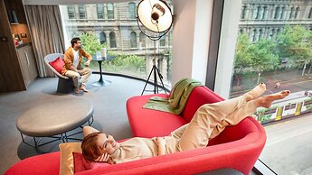 Hotel Indigo Melbourne on Flinders by IHG