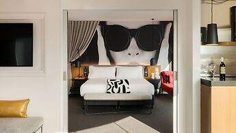 Hotel Indigo Melbourne on Flinders by IHG