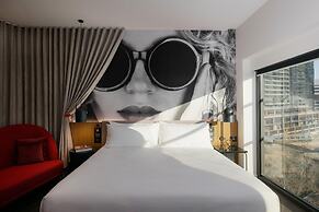 Hotel Indigo Melbourne on Flinders by IHG