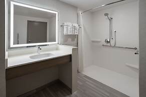 Holiday Inn Express Hotel & Suites Brattleboro by IHG