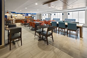 Holiday Inn Express Hotel & Suites Brattleboro by IHG