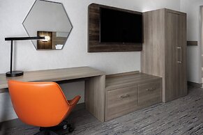 Holiday Inn Express Hotel & Suites Brattleboro by IHG