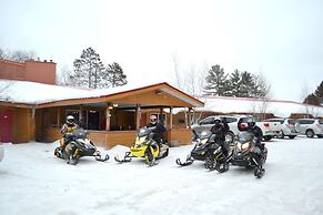 Hiawatha Lodge Inn