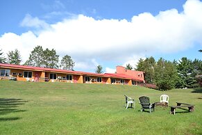 Hiawatha Lodge Inn