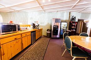 Hiawatha Lodge Inn