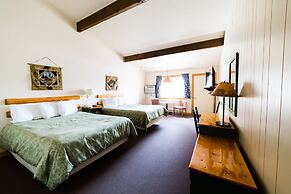 Hiawatha Lodge Inn