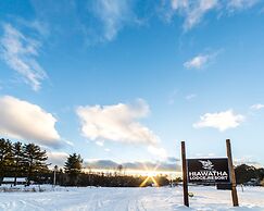 Hiawatha Lodge Inn