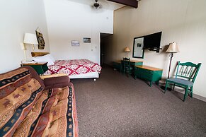 Hiawatha Lodge Inn
