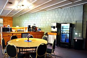Hiawatha Lodge Inn