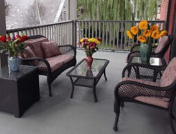 The Inn on Ferry Street