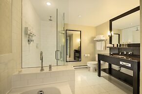 OPUS Hotel Vancouver