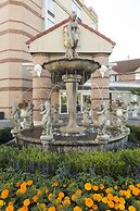 Monte Carlo Inn Airport Suites