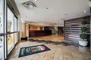 Monte Carlo Inn Airport Suites