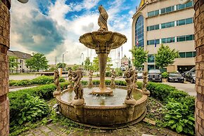 Monte Carlo Inn Airport Suites