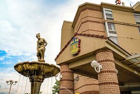 Monte Carlo Inn Airport Suites