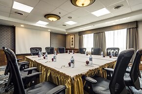 Monte Carlo Inn Airport Suites