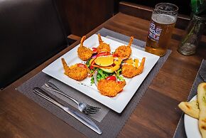 Monte Carlo Inn Airport Suites