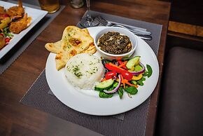 Monte Carlo Inn Airport Suites