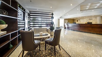 Monte Carlo Inn Airport Suites