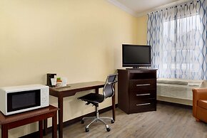 Days Inn & Suites by Wyndham Euless DFW Airport South
