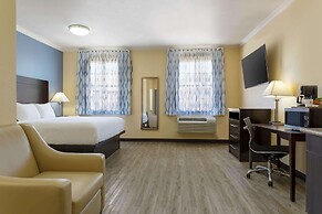 Days Inn & Suites by Wyndham Euless DFW Airport South