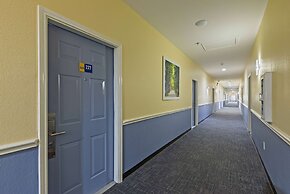 Days Inn & Suites by Wyndham Euless DFW Airport South