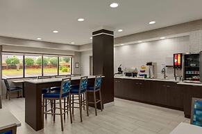 Days Inn & Suites by Wyndham Prattville-Montgomery