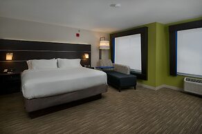 Holiday Inn Express & Suites Lawrence by IHG