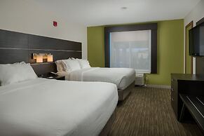 Holiday Inn Express & Suites Lawrence by IHG