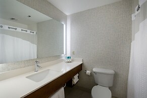 Holiday Inn Express & Suites Lawrence by IHG