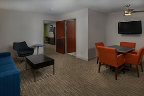 Holiday Inn Express & Suites Lawrence by IHG