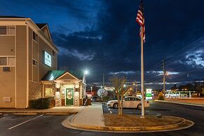 HomeTowne Studios By Red Roof Gainesville, GA