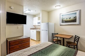 HomeTowne Studios By Red Roof Gainesville, GA