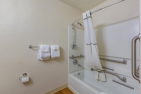 HomeTowne Studios By Red Roof Gainesville, GA